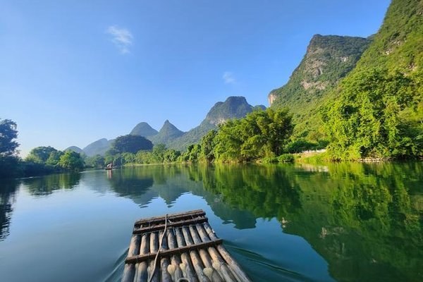 遇龙河竹筏漂流实景图片